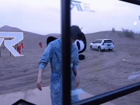 林一风驰赛车手镜头签帅气十足