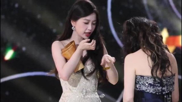 谁懂在星光大赏蹲到虞书欣的快乐值啊！