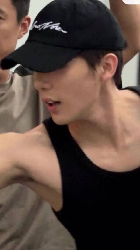 去年夏天在成都的王安宇,背心男绝杀
