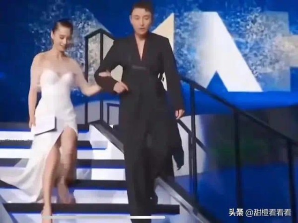 杨子晒陪儿子吃早餐照片，评论区提贾乃亮喊话杨子快把黄圣依追回