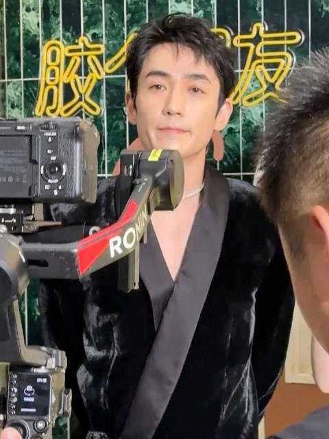 在“胶个朋友”环节抽到了师哥