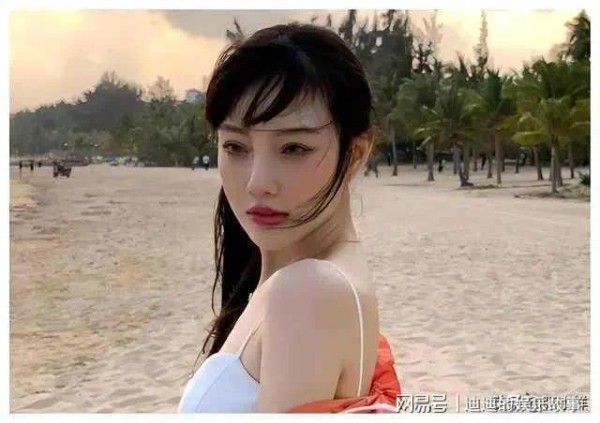李小璐为什么那么富裕，李小璐的家庭背景有什么特别？