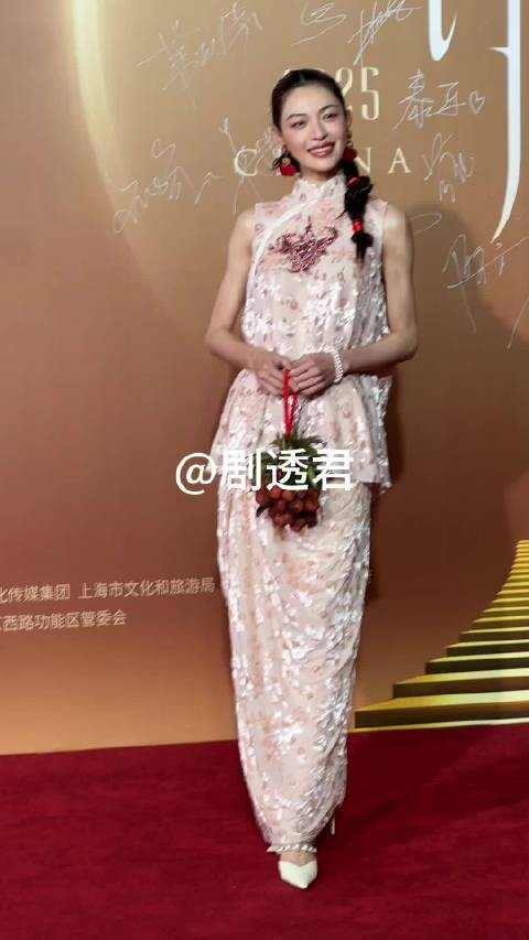 钟楚曦亮相红毯,真的太美了吧!