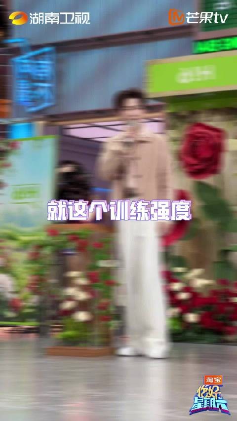 速来围观@王星越 徒手掰苹果！