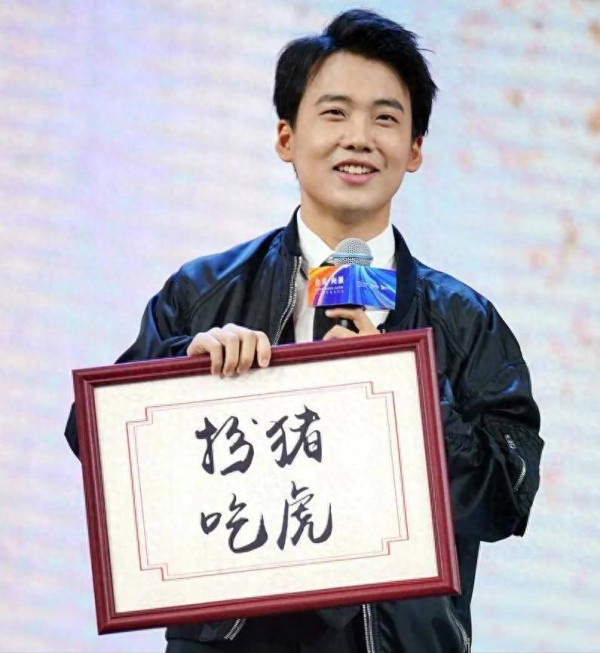 郭麒麟“正式开除”德云社？父子对决，传统与现代的碰撞！