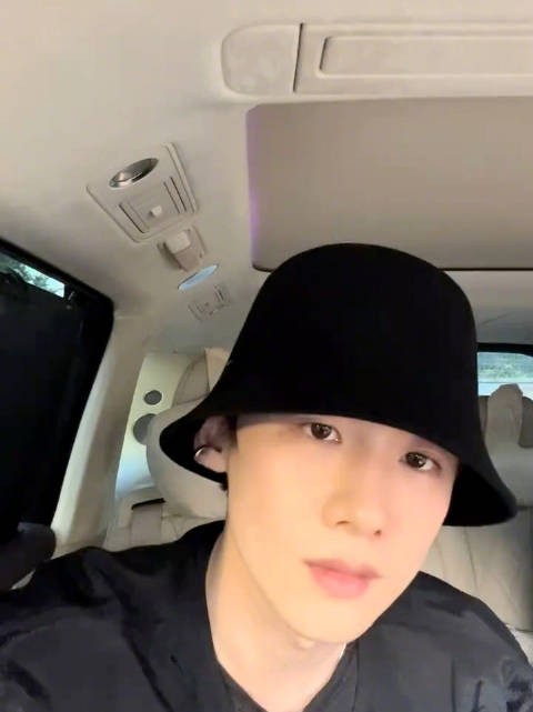 白敬亭代言品牌受热捧，翻包vlog展示多款产品