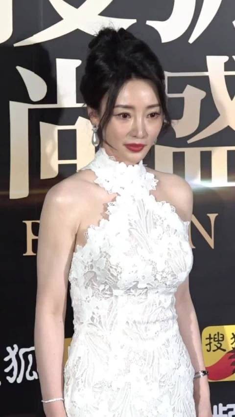 这么多年了柳岩的身材还是这么抗打