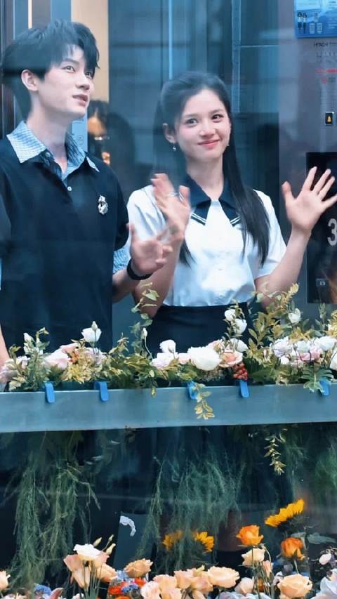 张婧仪、周翊然来扫楼啦