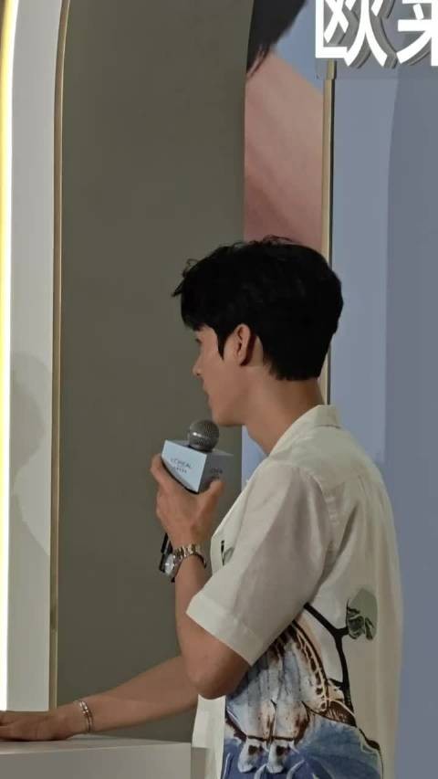 怎么还调戏上了哈哈哈哈哈
