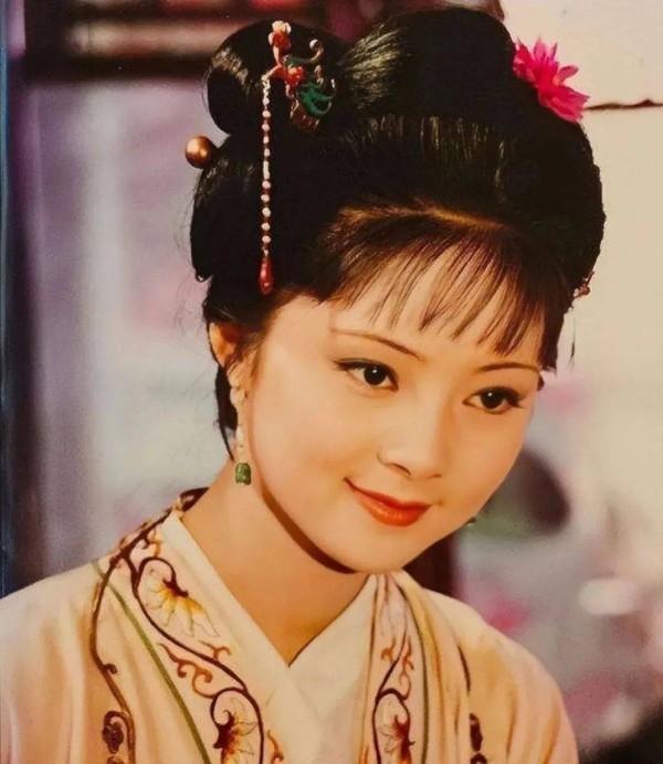 你骂宝钗，其实是在骂那个永远够不着却最害怕的自己