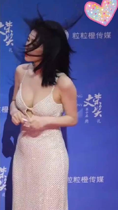 这个明星是谁？