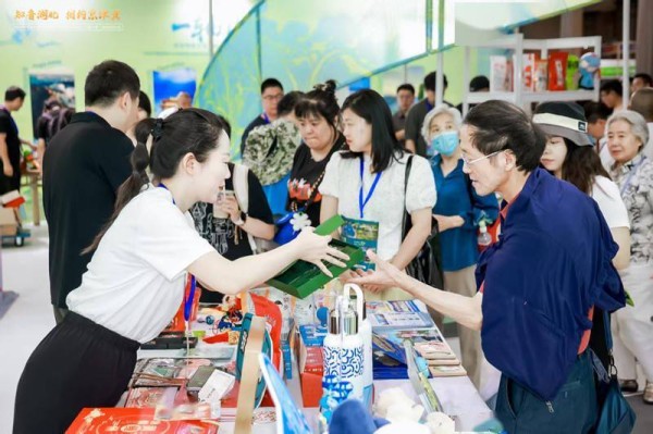 湖北“双轴”文旅新画卷亮相北京消博会