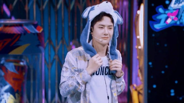 你是一束光!看着你的笑容, 这笑容太治愈了,什么不开心都飞走了!