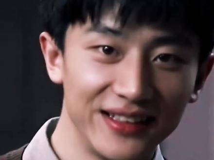 你俩还经常通电话,能让我不磕