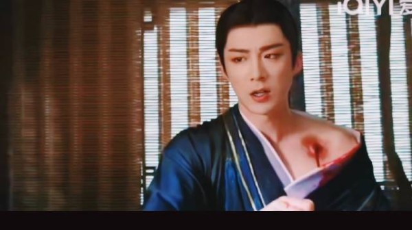 刘宇宁新剧《书卷一梦》首播登顶热度榜，饰演南珩离获赞演技细腻