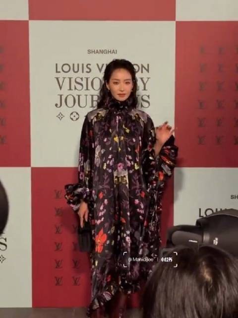 宋茜新风格惊艳亮相，成熟自信魅力十足