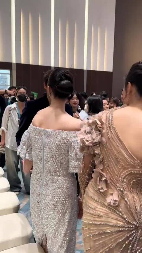 王安宇见关晓彤第一面：哇晓彤这么瘦了哈哈哈哈哈不愧是你林栋哲