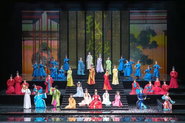 陈丽君新作《我的大观园》武汉站收官，门票立刻售罄，年轻人带着三代人来看戏