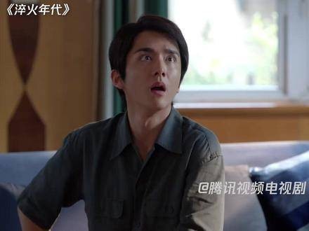 柳钧因得罪上司被父亲严厉责备，冰冰以夫唱妇随的机智方式巧妙解围
