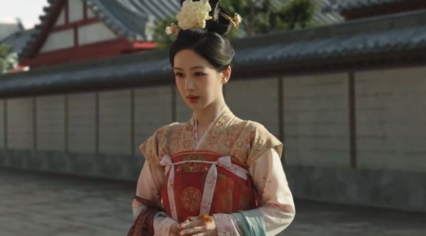 杨紫演绎何惟芳酸涩感，阶级差异下自嘲一笑暗喻封建制度