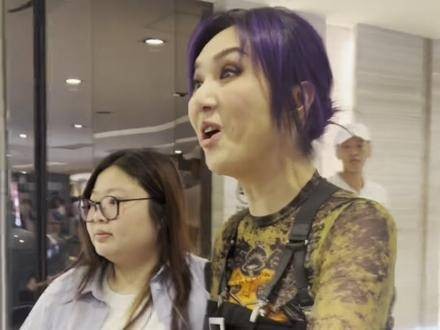 杨千嬅沙田现身与粉丝互动