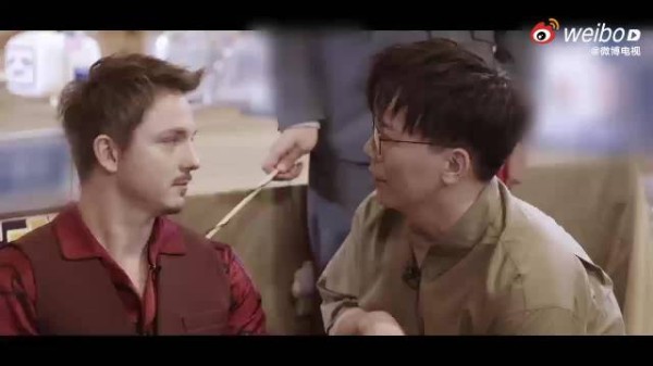 陈铭《非正式会谈》玩小猫游戏反差感引热议