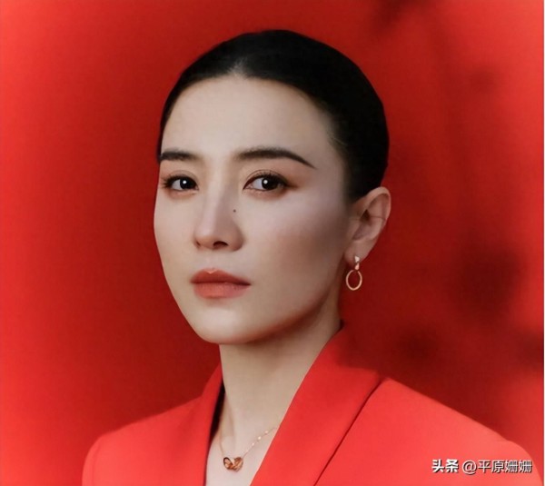 话剧团演员宋佳为啥要在人民日报发表文章？她都说了啥？
