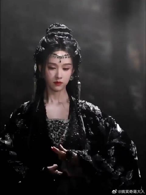 陈都灵黑裙古装造型精致神秘,太还原了