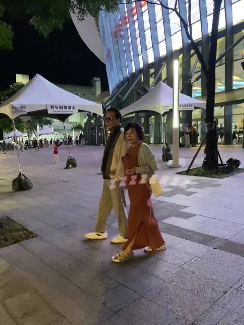 网友台湾偶遇权志龙父母,获热情回应