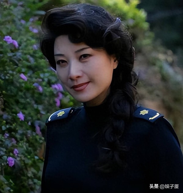她倾国倾城，却拒绝潜规则，断送前程，如今62岁开创新天地
