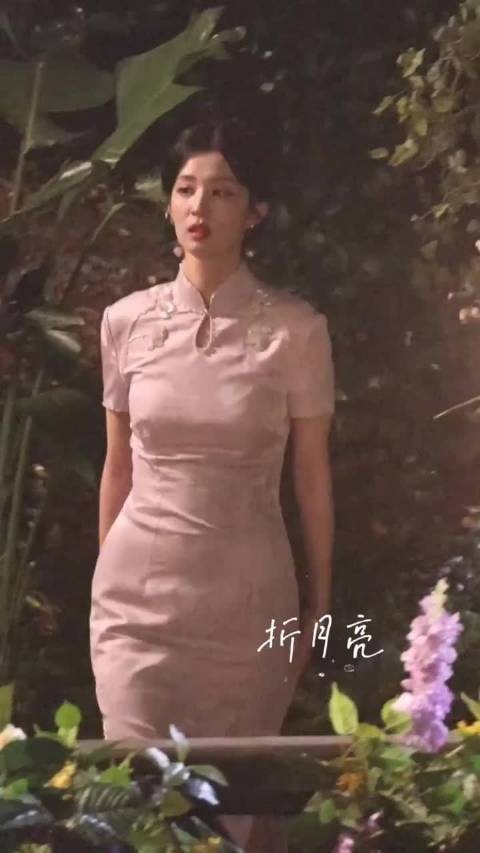 王楚然旗袍路透曝光,民国造型优雅明艳