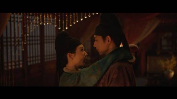 杨紫李现《国色芳华》热播,蒋长扬自证身份众人关切