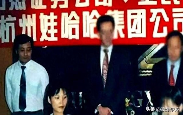 宗庆后杜建英香港出差！竟同住一间房！原配施幼珍当时还蒙在鼓里