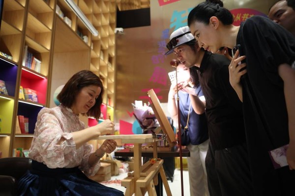 “紫”从海上来：诞生于魔都上海的国风刺绣