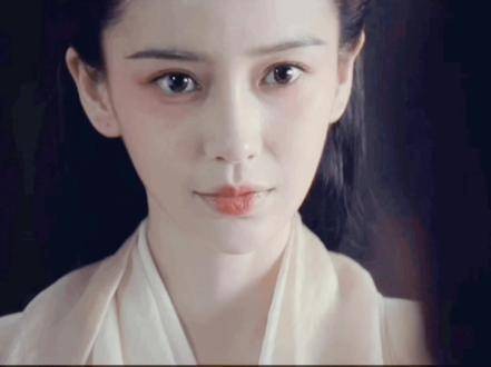 Angelababy饰演柳莹风情万种,智勇双全情报高手亮相