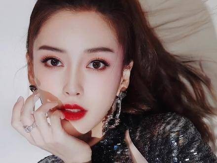 杨颖新剧咖位下调转客串，回应闺蜜插足传闻