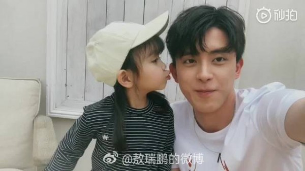 landy妈妈出去上班留燕迟一个人在家带乖闺女