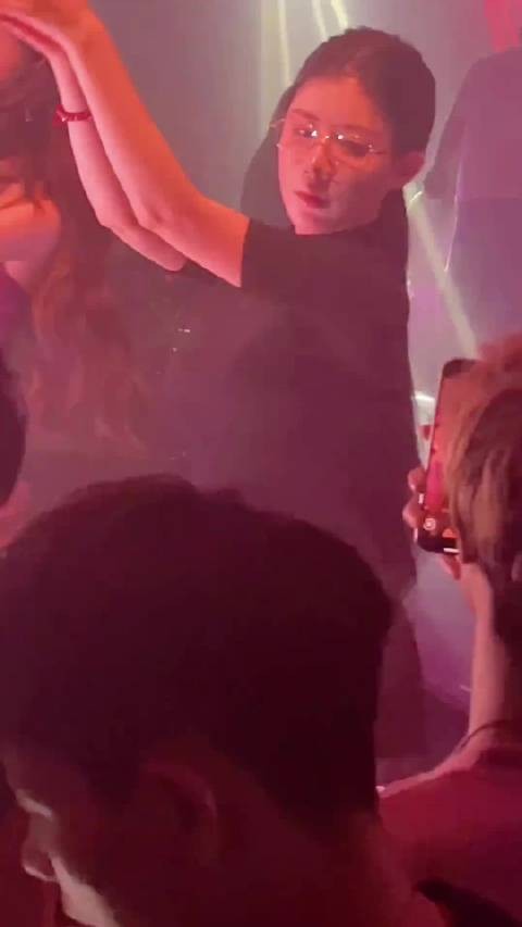 你会这个眼神么，你提那么高的要求