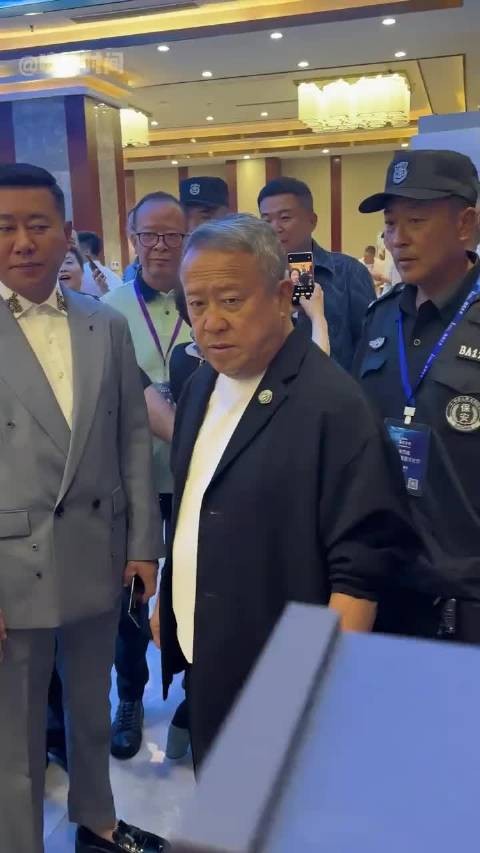 曾志伟节目中向汪明荃低头致歉,背后是两年恩怨