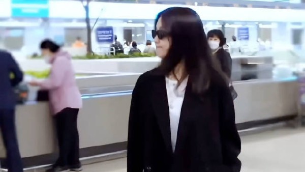 这真的是43岁吗?惬意又从容!我现在好像明白了何为一眼万年!