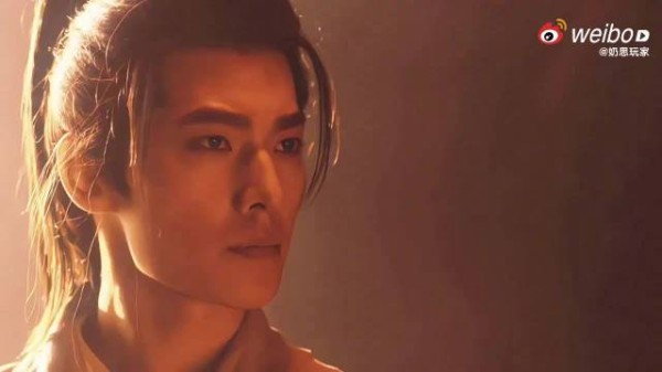 杨洋饰演韩立反杀墨大夫，背光一幕神性拉满