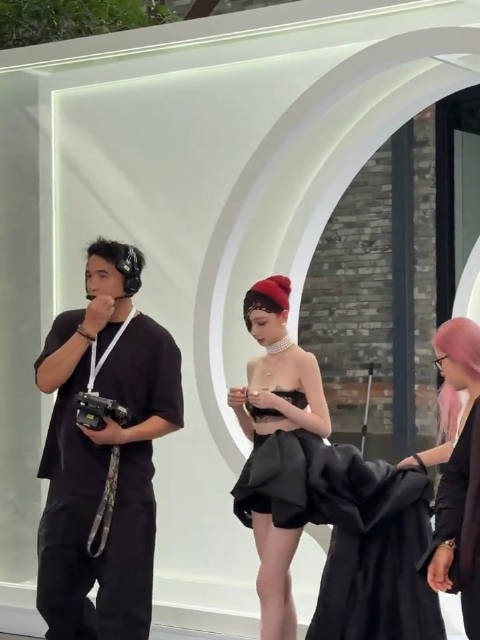 易梦玲从网红到艺人蜕变惊艳众人