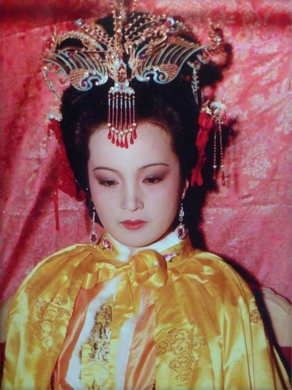 《红楼梦》里贾元春的丫头叫“抱琴”，里面有什么深意