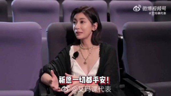 贾静雯带三个女儿夏威夷度假,遇海啸警报直言:“逃难的感觉”