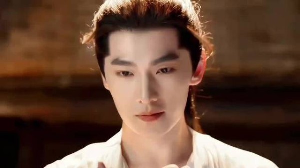 杨洋迪丽热巴新剧同档期播出,优酷《凡人修仙传》每日中午更新