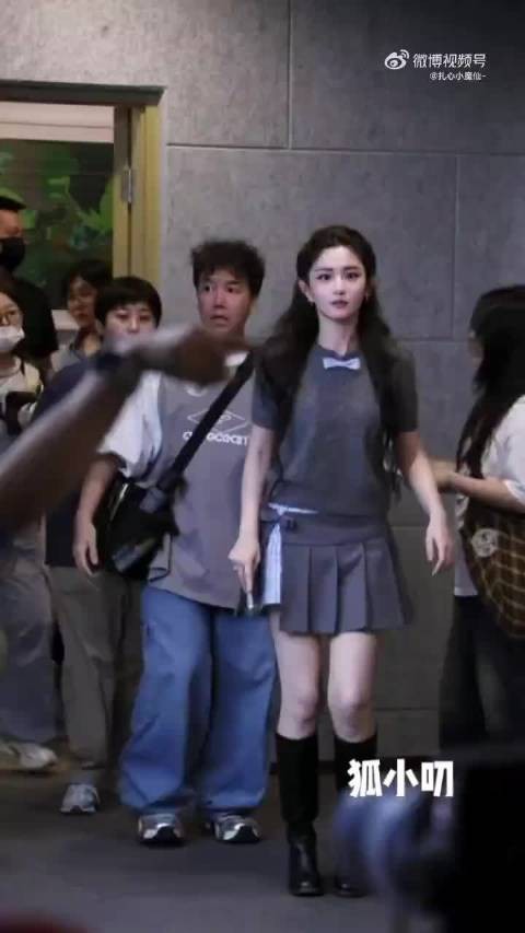 不能质疑于正的眼光，赵晴确实好看啊，现实中算超级大美女级别了