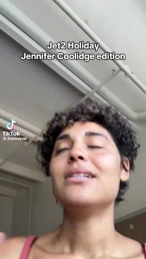 这位模仿Jennifer Coolidge学得好像！jet2 holiday是个新梗吗？