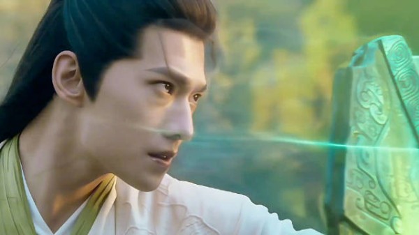 杨洋饰演韩立携顶级装备登场，行事狠戾挫骨扬灰