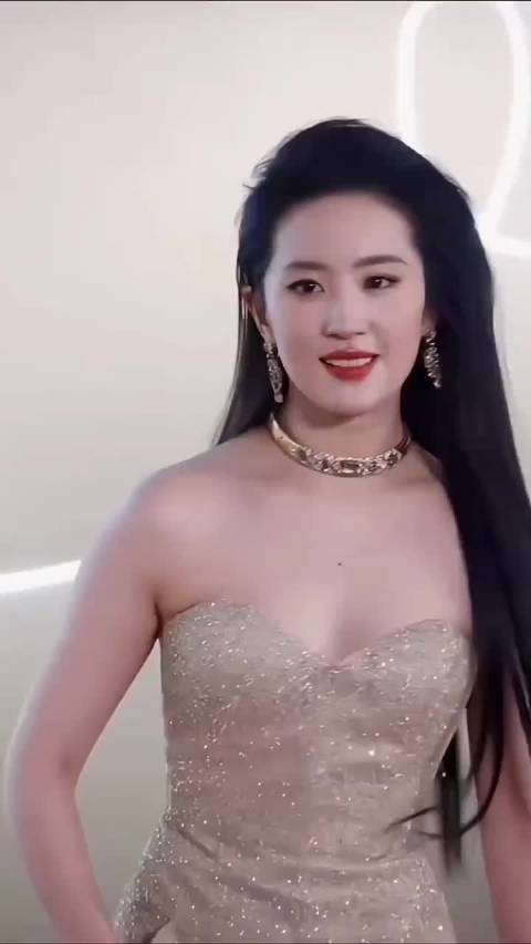 刘亦菲白玉兰晚宴，明星穿搭显气质，盛世美颜好吸睛