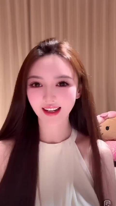 叶珂产后复出透露生女，孩子由黄晓明母亲照料